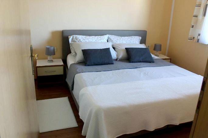 Apartments Ficur With Swimming Pool & Grill, Portorož Exteriör bild