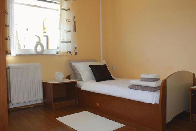 Apartments Ficur With Swimming Pool & Grill, Portorož Exteriör bild
